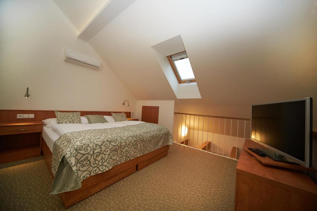 Hotel Bily Jednorozec Třeboň Dış mekan fotoğraf