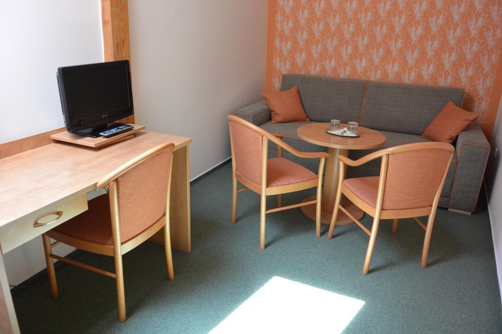 Hotel Bily Jednorozec Třeboň Dış mekan fotoğraf