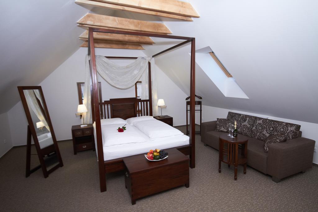 Hotel Bily Jednorozec Třeboň Dış mekan fotoğraf