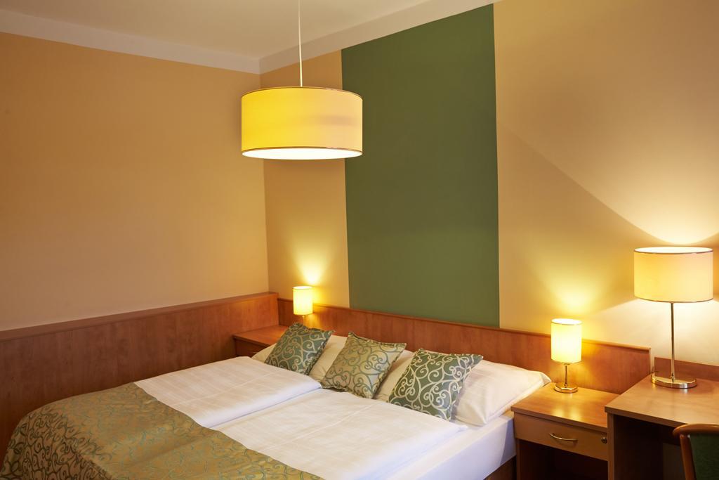 Hotel Bily Jednorozec Třeboň Dış mekan fotoğraf