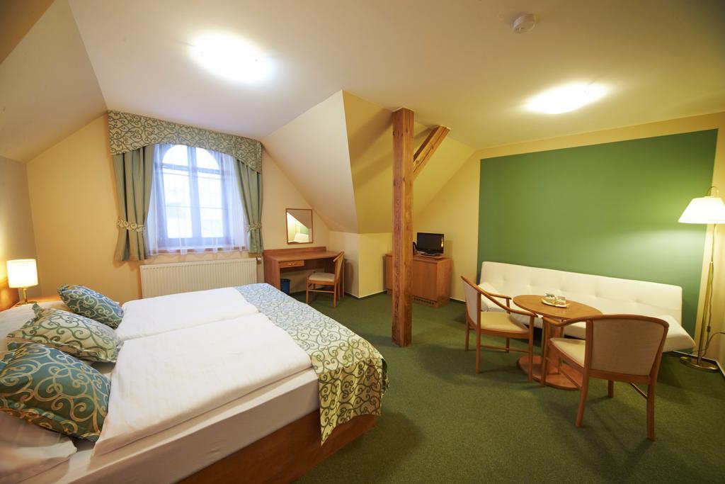 Hotel Bily Jednorozec Třeboň Dış mekan fotoğraf